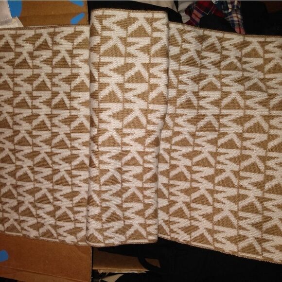 NWT Michael Kors scarf - Picture 5 of 6